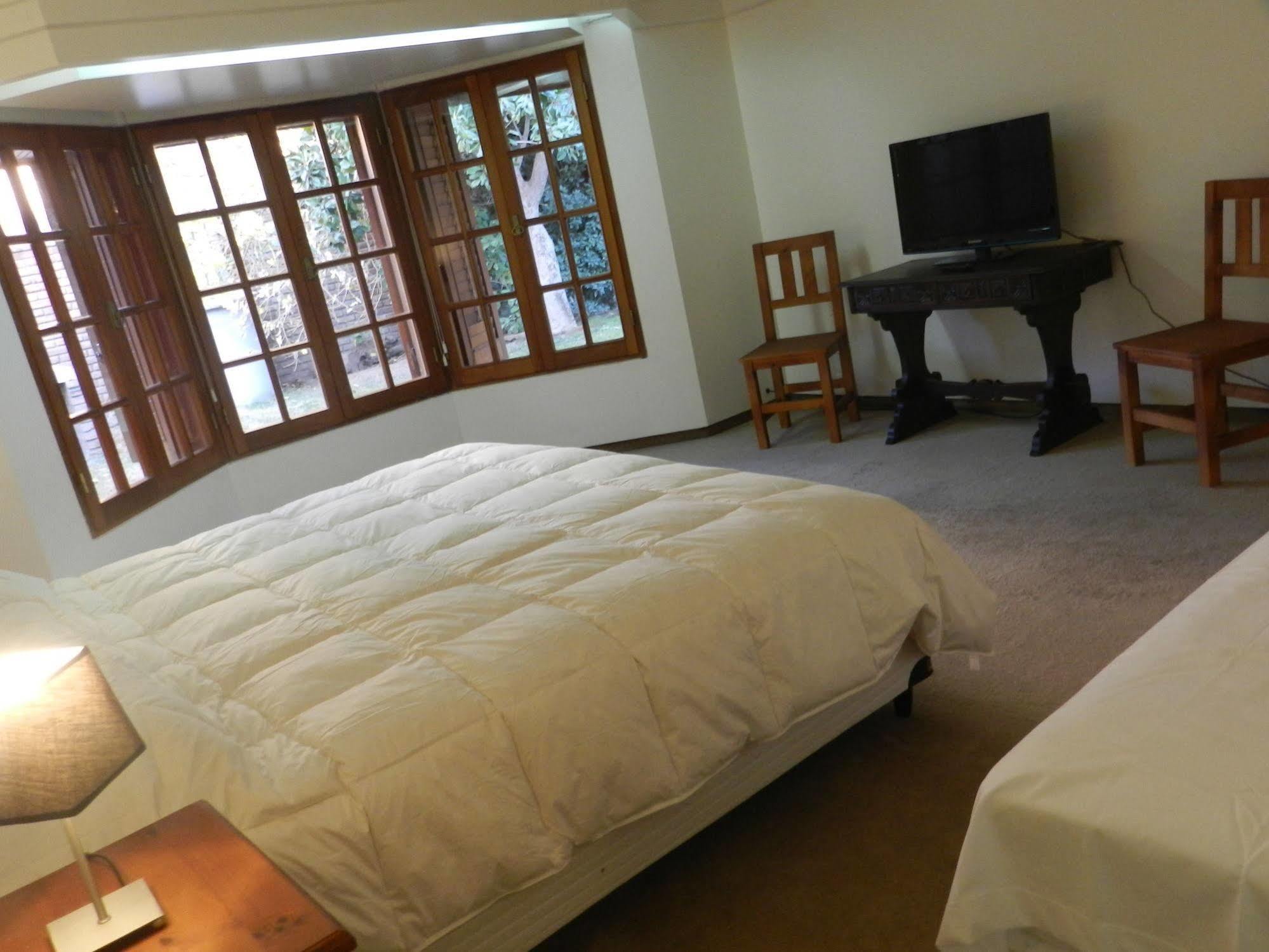 La Casona Del Rio Hotel เนวเก็น ภายนอก รูปภาพ