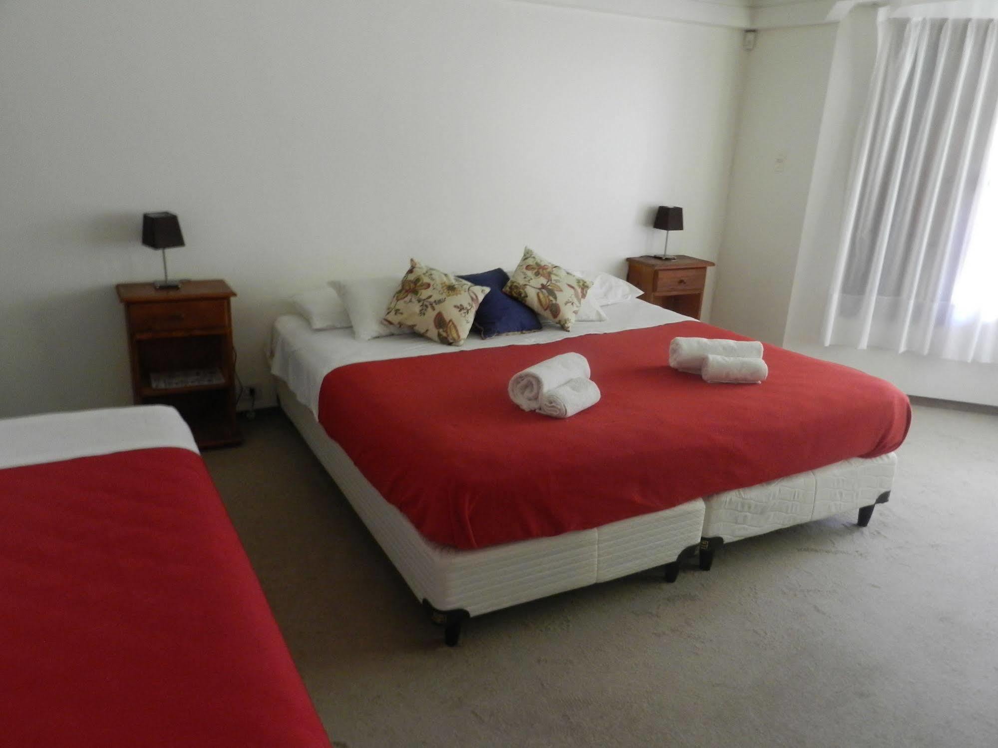 La Casona Del Rio Hotel เนวเก็น ภายนอก รูปภาพ